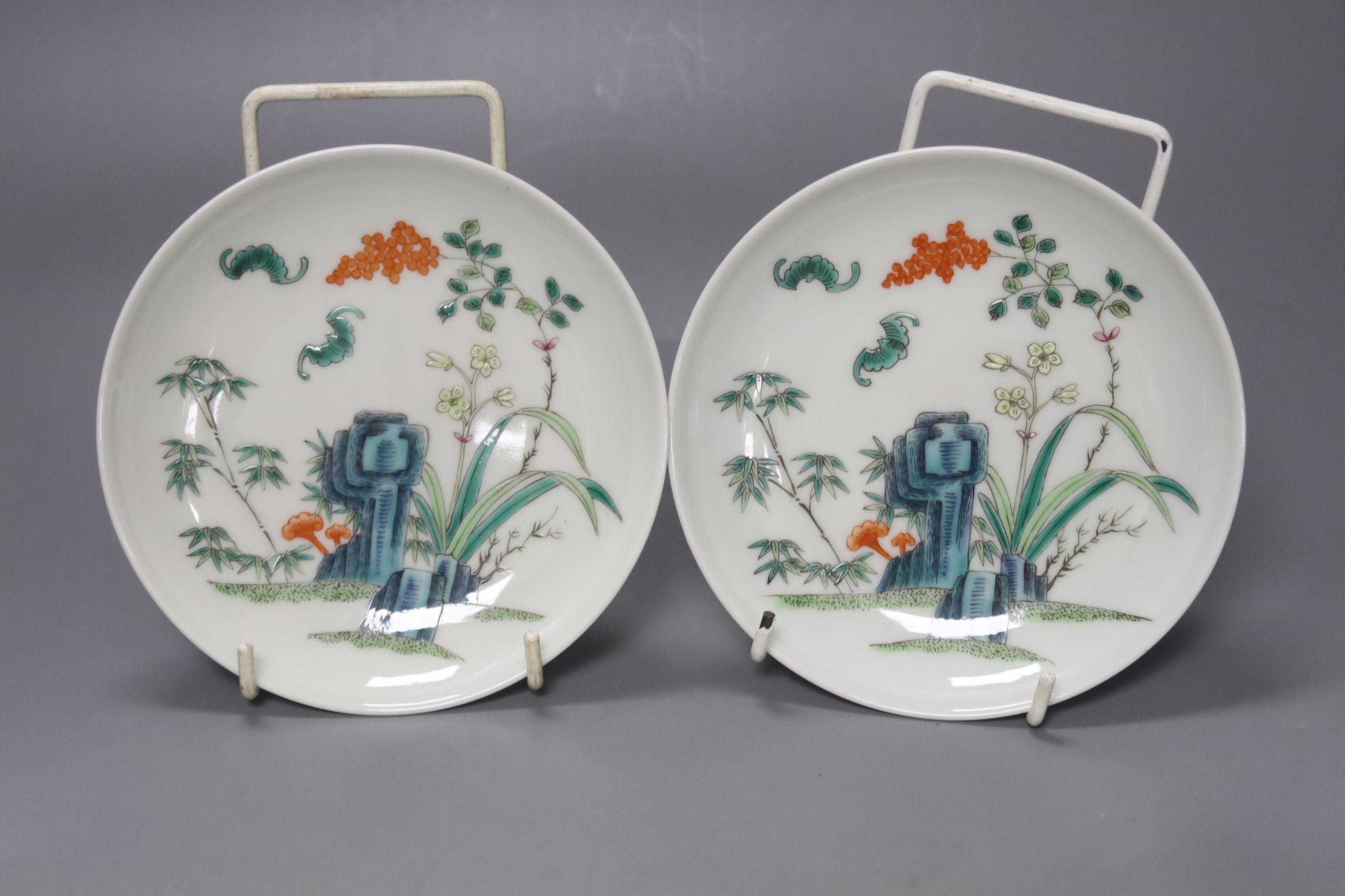 A pair of Chinese enamelled porcelain saucer dishes, 16cm diameter